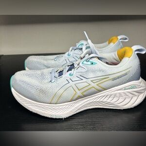 Asics gel cumulus 25 
Size 8